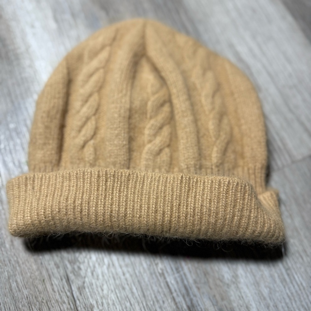 Angora Rabbit Hair And LambsWool Cable Knit Hat - Picture 4 of 4